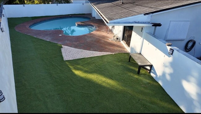 Photo - 600 NW 38th Ct