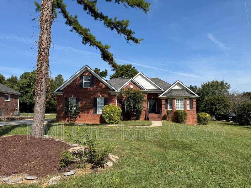 Photo - 5916 Meadowmere Dr House