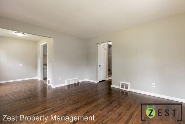 Photo - 3 br, 1 bath House - 19366 Woodside