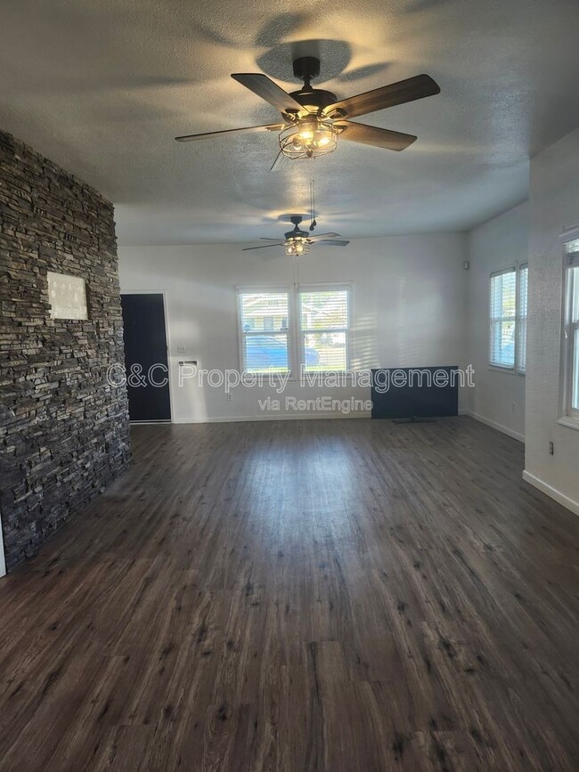 Photo - 765 E San Joaquin Ave