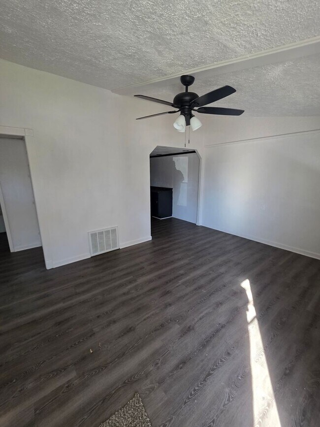 Photo - LIMITED TIME**NO APPLICATION FEE**1/2 OFF DEPOSIT**