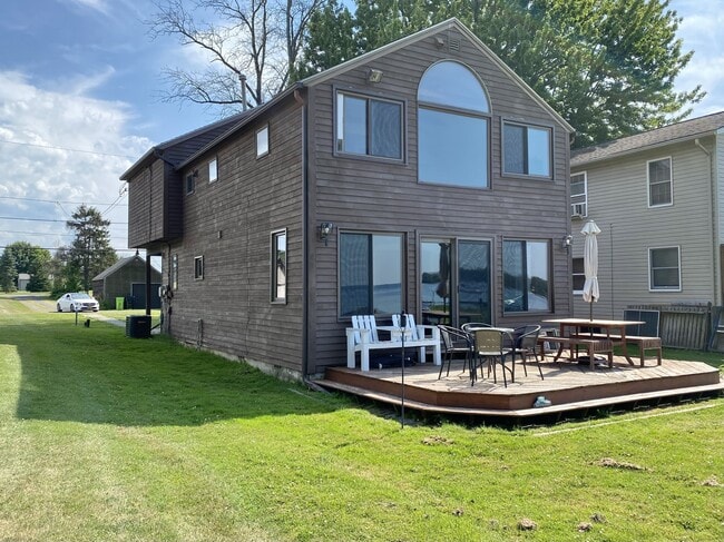 Building Photo - 665 Shackelton Point Rd Rental