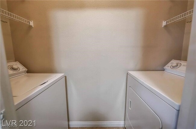 Building Photo - 2900 Sunridge Heights Pkwy Unit 1914