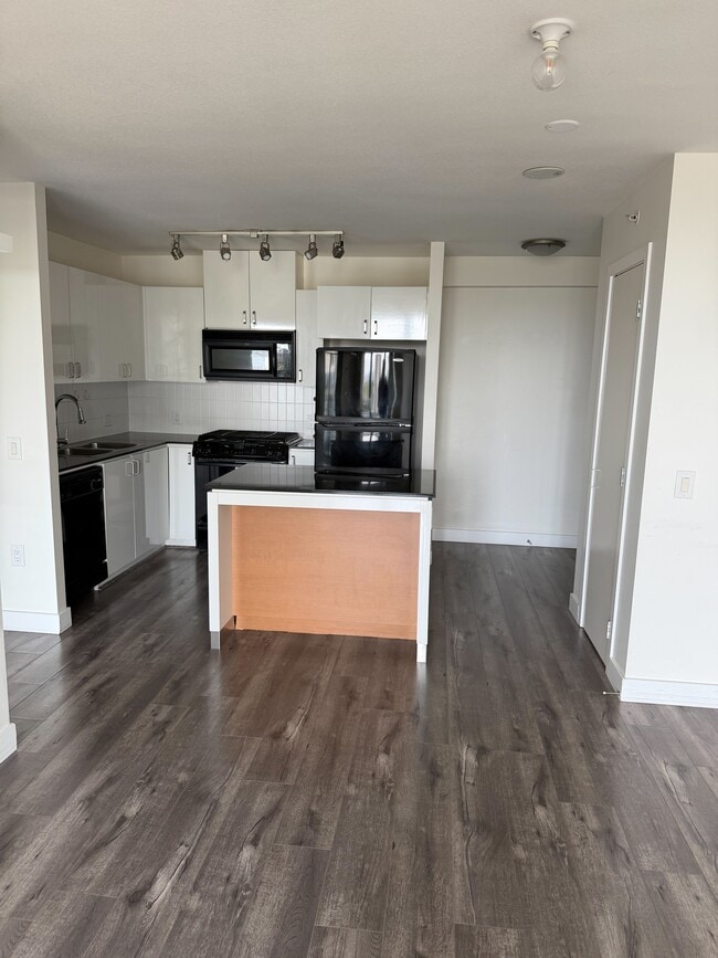 Photo - 151 2nd St W