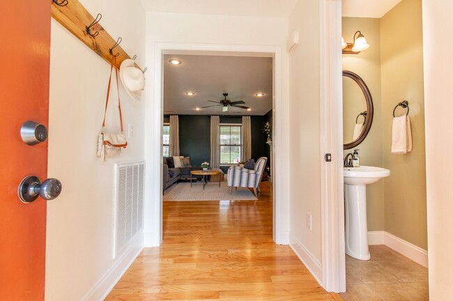 Photo - Beautiful 3 Bed/2.5 Bath Home with garage in Jonesborough