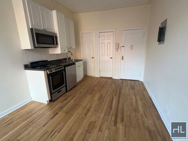 Building Photo - WEST 72 STREET Unit 7F