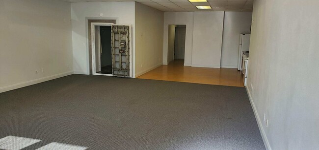 Building Photo - 101 S Main St Rental