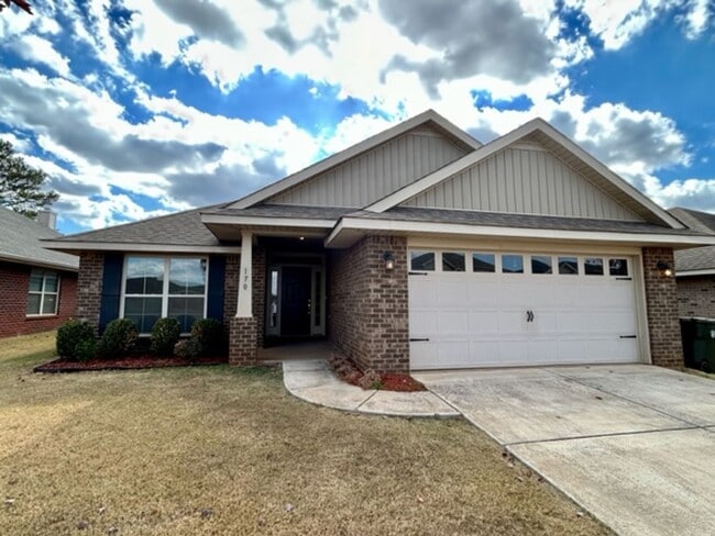 Building Photo - BEAUTIFUL FOUR BEDROOM TWO BATH HOME IN MADISON WITH MOVE IN SPECIAL!