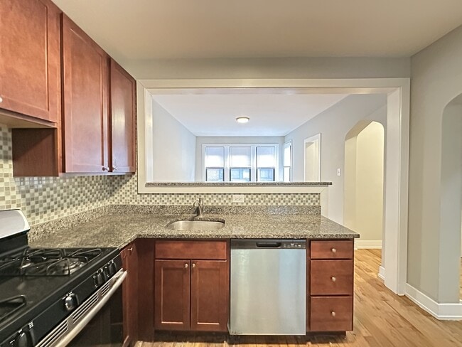 Photo - 4410 N Wolcott Ave Unit J00W