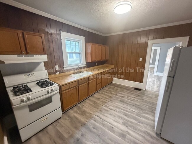 Photo - 1514 E 1st St