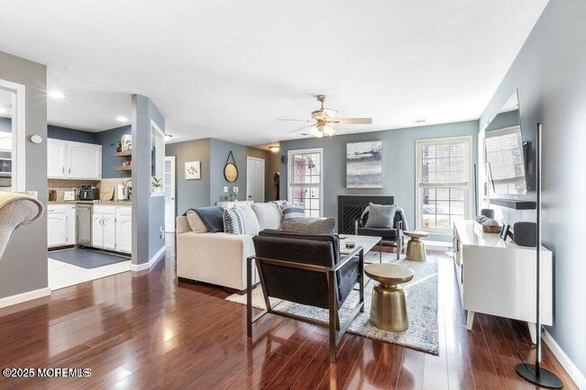 Photo - 334 Mayfair Pl