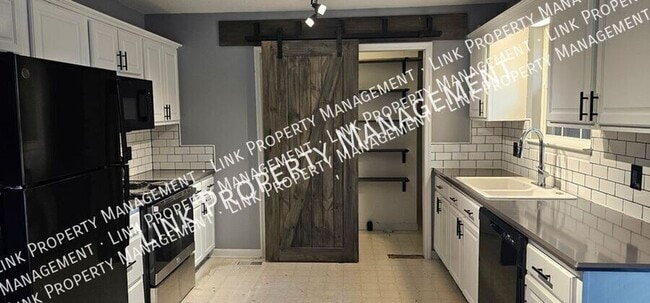 Photo - 140 S Elmwood St