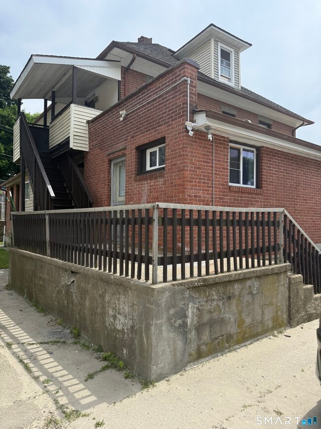 Building Photo - 44 Gilbert St