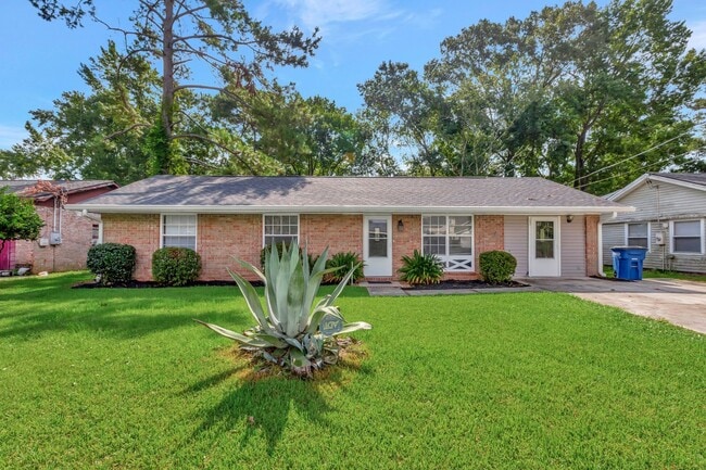 Building Photo - Charming 3BR/2BA Brick Ranch in Ponderosa ... Rental