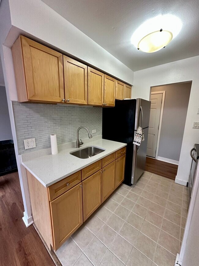 Photo - 7120 N Sheridan Rd