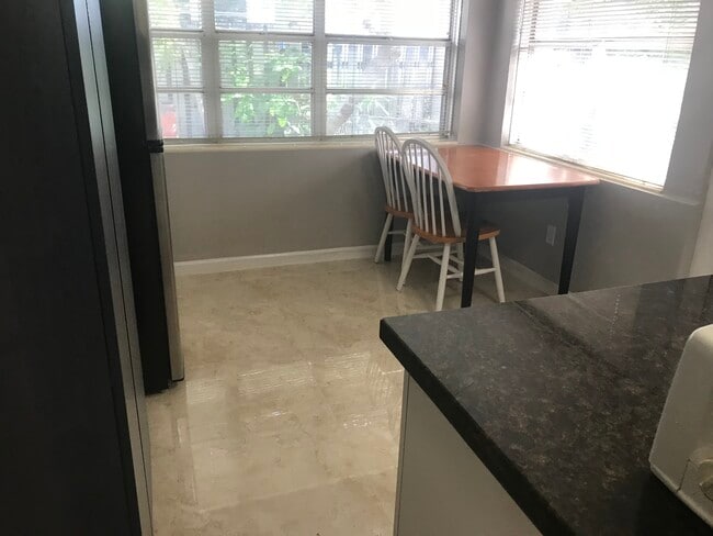 Photo - 638 NE 7th Ave Unidad B
