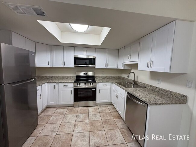 Building Photo - 16733 E Ashbrook Dr Unit A