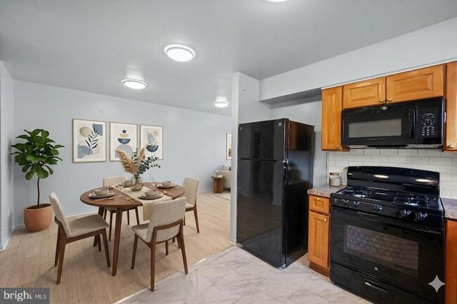 Photo - 7727 Langdon St