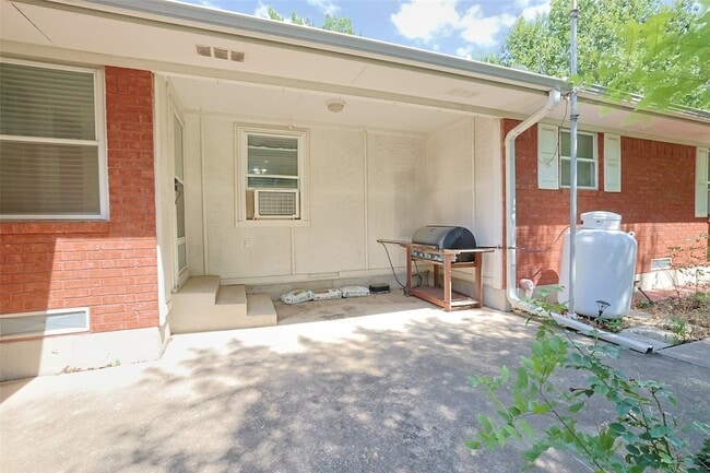 2550 W Lucas Rd