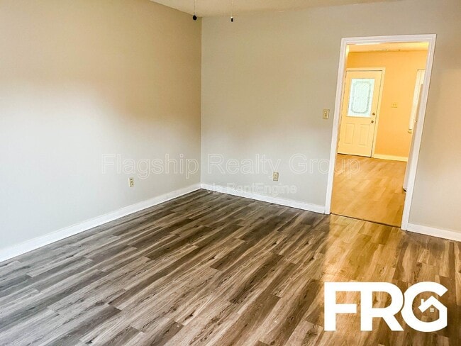 Photo - 204 Connie Cir