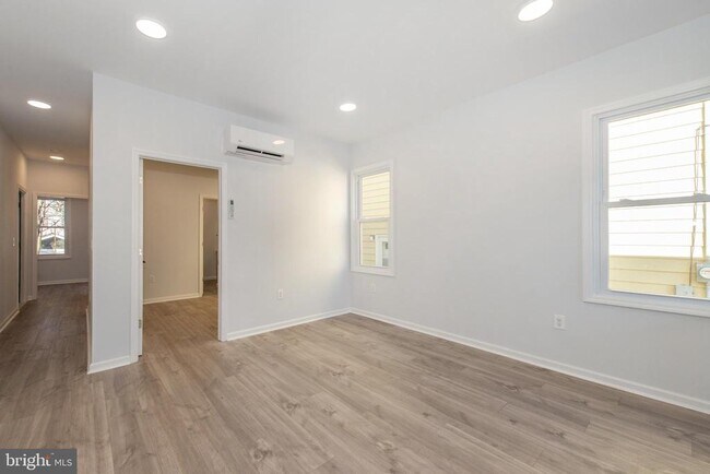 Photo - 105 Coolidge St