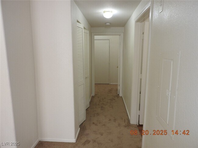 Building Photo - 3400 Cabana Dr Unit 2030