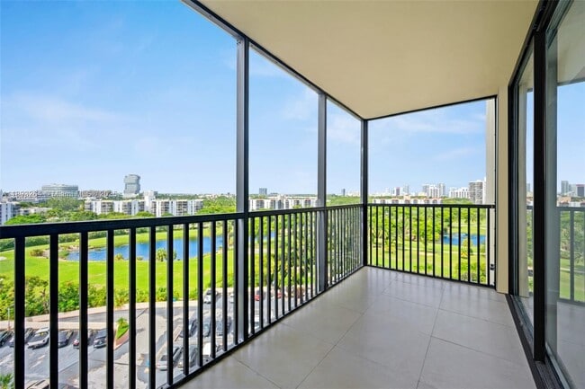 Photo - 20301 W Country Club Dr Unidad 1122