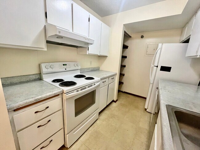 Photo - 26 W 10th St