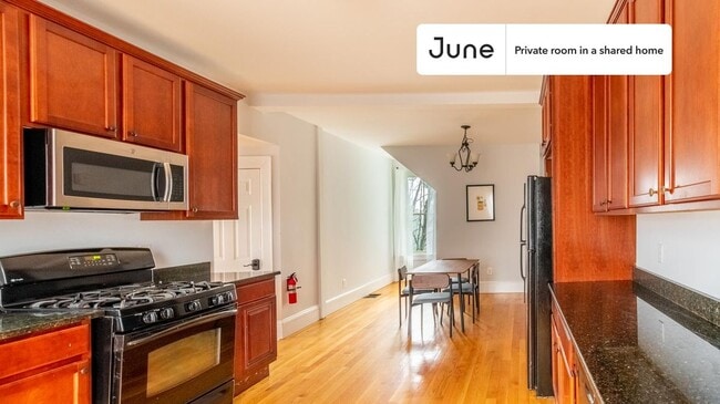 Room in Shared 5 bed/2.5 bath home in Newton Corner