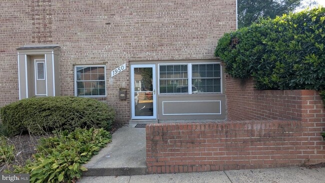 Building Photo - 1950 Kennedy Dr Unit T1 Rental