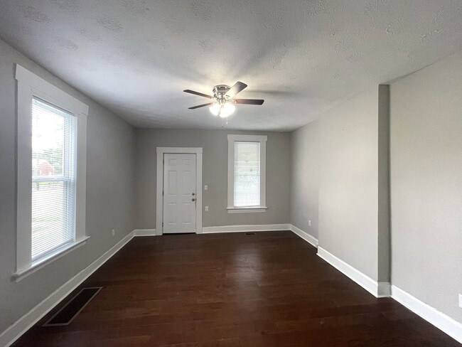 Photo - 85 Reeb Ave