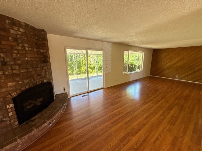 Photo - 1809 Wallace Rd NW