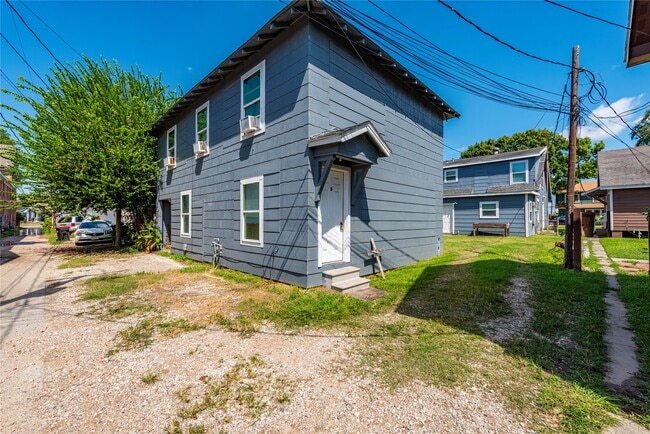 Building Photo - 2801 Virginia St Unit D Rental