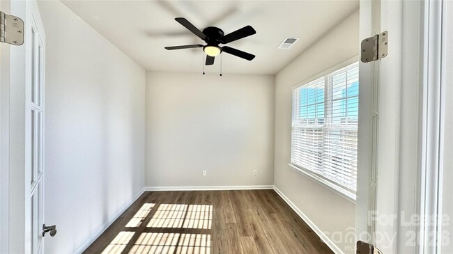 Photo - 1542 Swallow Tail Dr