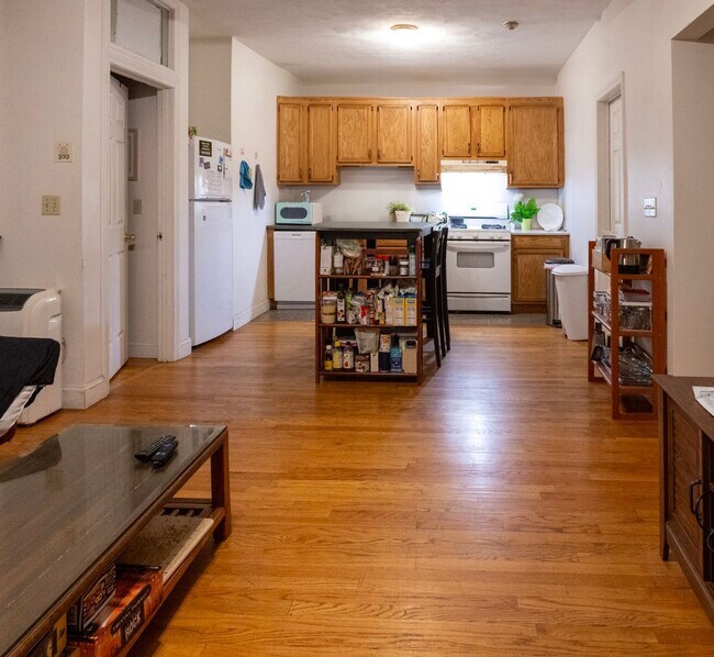 Room Rental (Largest Room) All Utilities I... Condo for Rent in