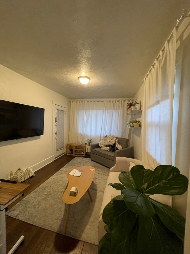 Photo - 198 W Center St