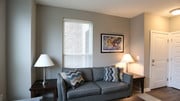 Sala de estar - 1HAB, 1BA - 648 ft² - The Bryn