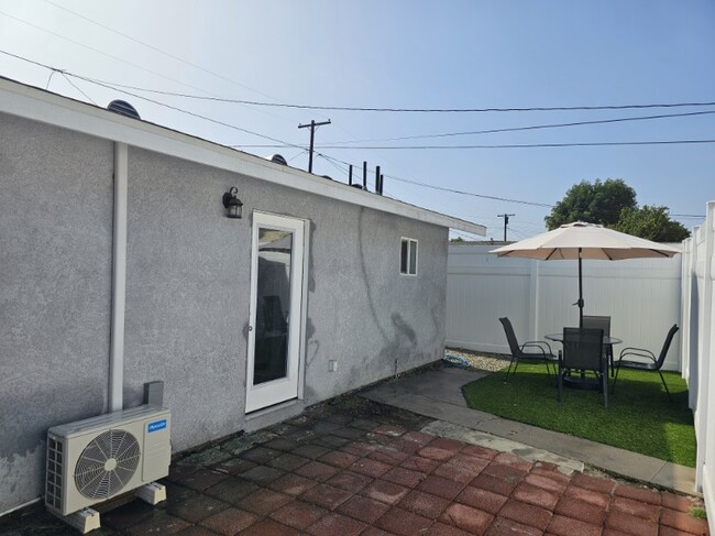 Photo - 290 E 57th St