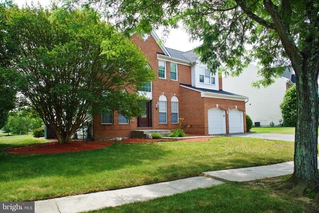 14906 Dennington Dr