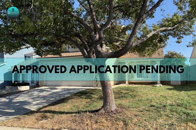 Building Photo - STUNNING POOL HOME IN MORENO VALLEY!! SOLAR INCLUDED!!