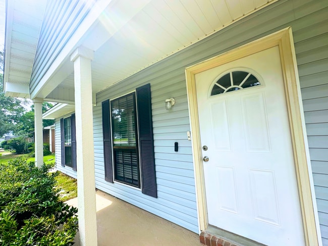 Building Photo - 9730 Trailwood Dr S Rental