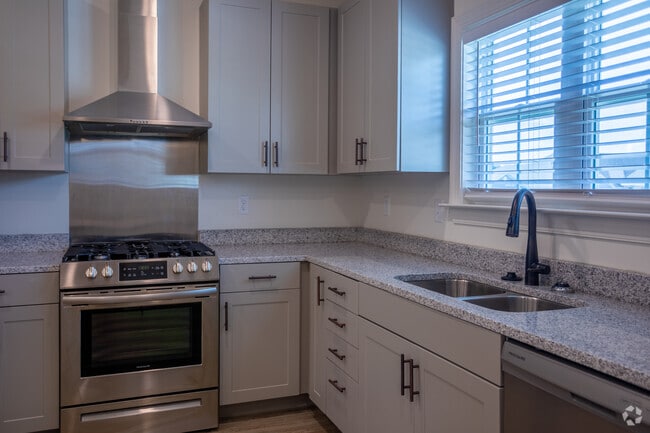 3BR,2.5BA 2062 SqFt