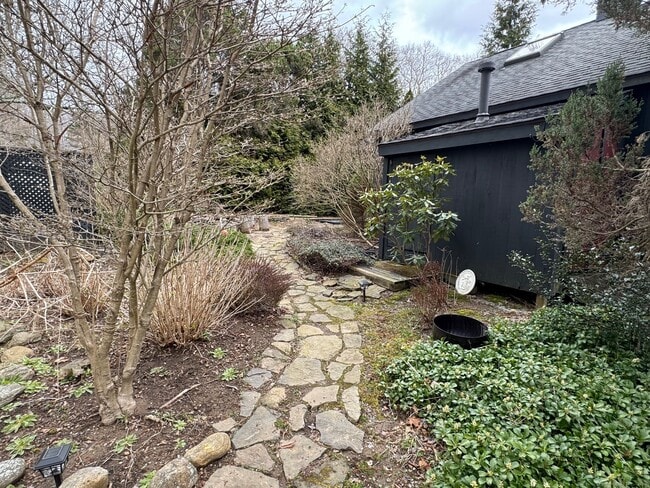 Photo - 592 Horse Pond Rd