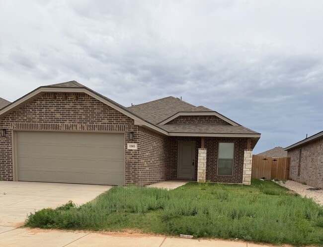 Building Photo - July Move-in