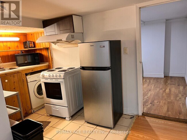 Photo - 86 Madelaine Ave