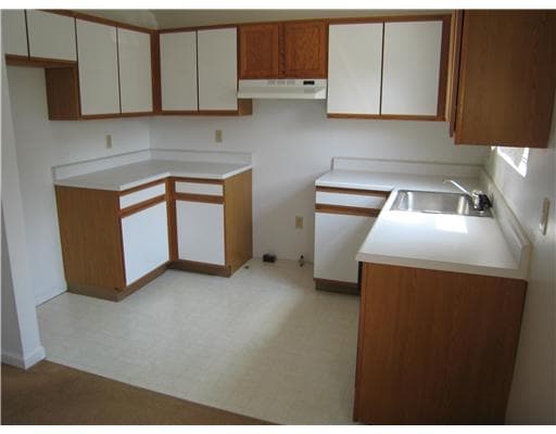 Kitchen - Valley View Townhomes