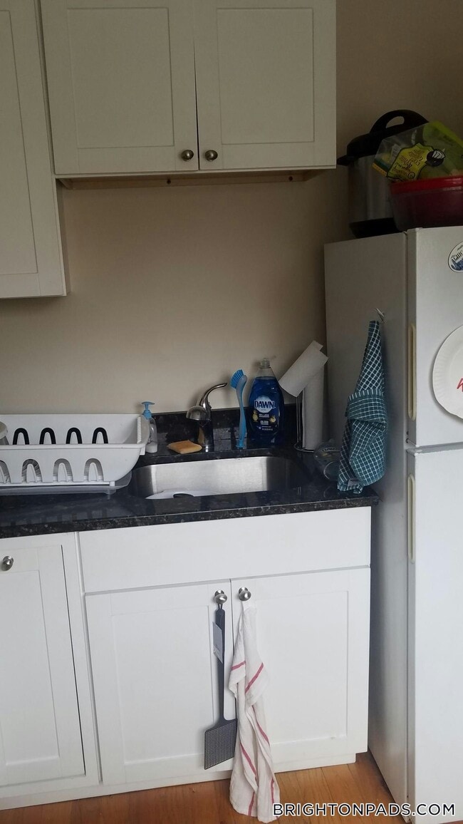 Building Photo - 61 Selkirk Rd