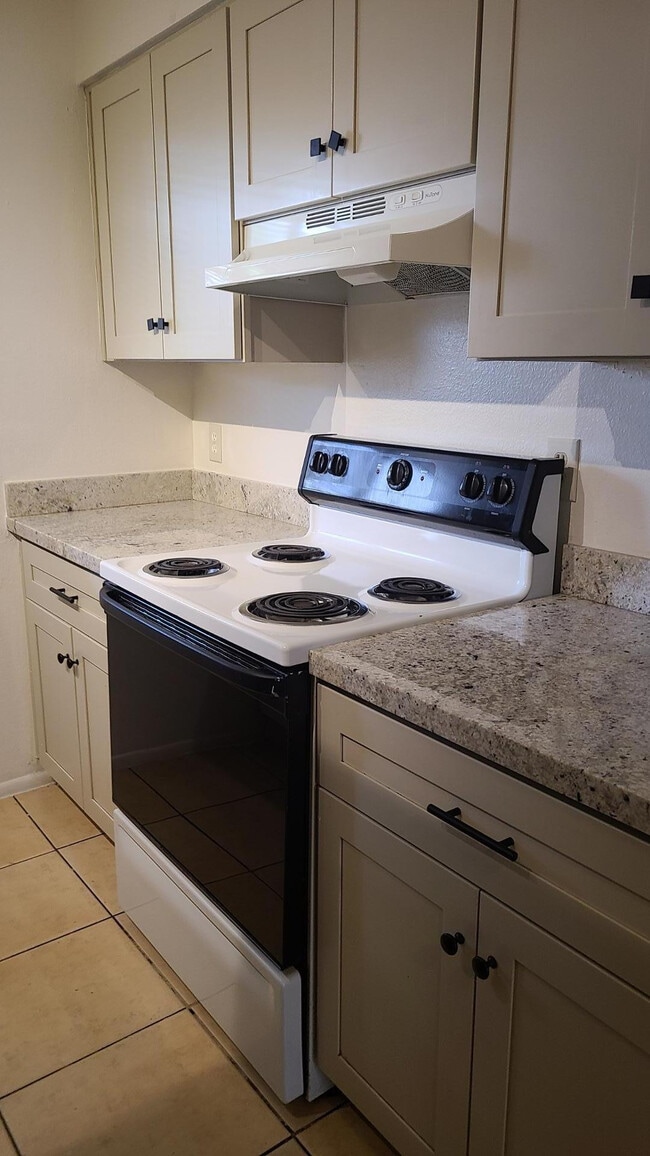 Building Photo - 1345 E Campbell Ave Unit Apt 5