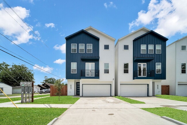 Building Photo - 6903 St Augustine St Unit Blue Oak Residential 1