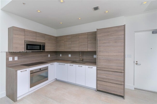 Photo - 400 Sunny Isles Blvd Unit 121